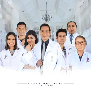 Equipo médico en Lelux Hospital, especialistas en cirugía plástica en Bangkok