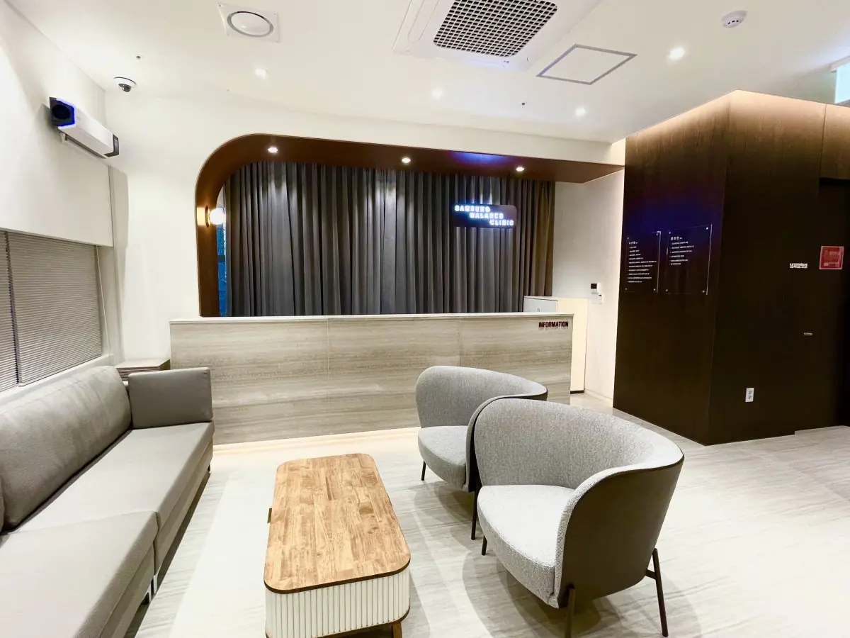 Reception area at Samsung Balance Clinic with modern seating and information desk