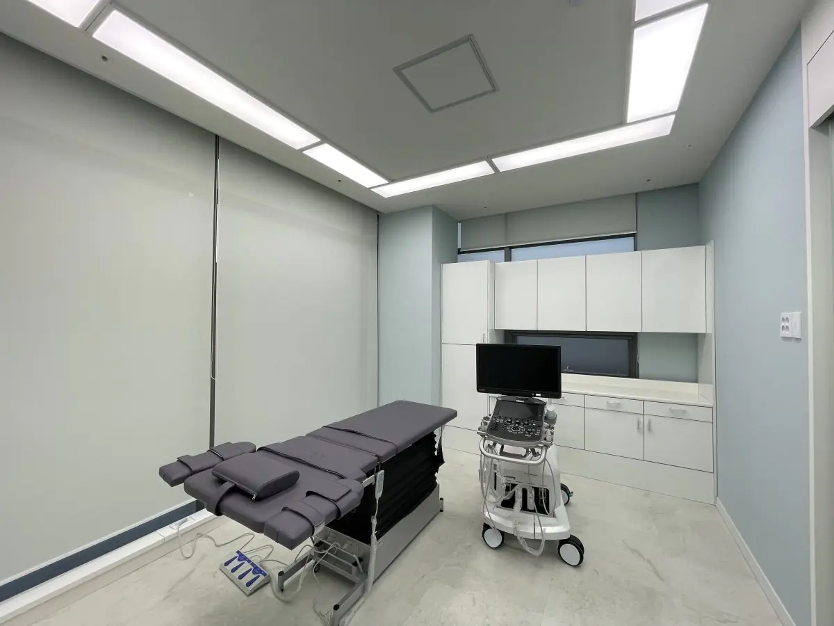Samsung Balance Clinic exam room with ultrasound machine and patient bed