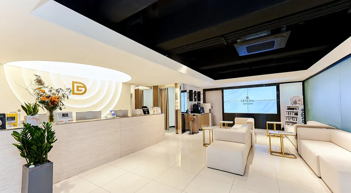 Зона рецепції та очікування в клініці Gangnam Dawoom у Сеулі, сучасний медичний інтер'єр
