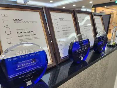 جوائز وشهادات لجراحة العيون SMILE في عيادة Samsung Miracle Eye