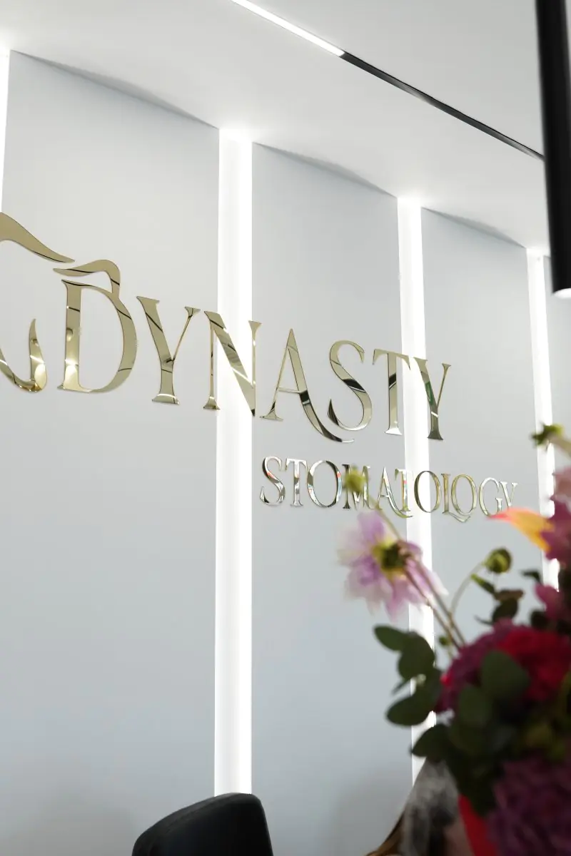 Dynasty Stomatology Prague modern reception wall with clinic logo and flowers