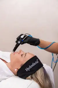 علاج هيدرافيشل للبشرة في عيادة PERFECT SKIN CANCÚN
