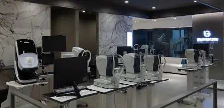 معدات تشخيص العيون في عيادة Gangnam Brand Eye Clinic، سيول