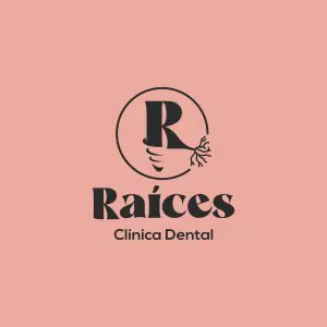 شعار Clínica Dental Raíces مع رسم جذر سن على خلفية وردية