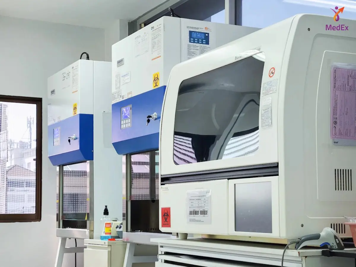 Laborausrüstung in der MedEx Neo Clinic Asoke-Nana, Bangkok