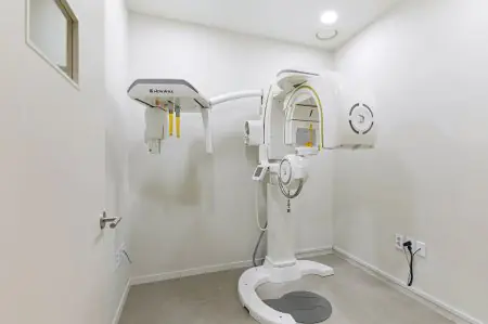 غرفة أشعة سينية للأسنان بمعدات تصوير متقدمة في 365SeoulOneTop365 Dental Clinic