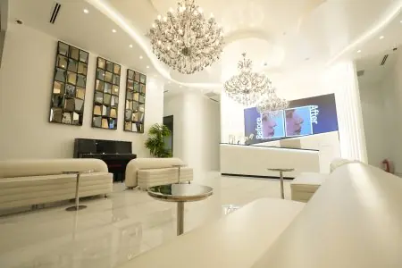 Área de recepción en la Clínica de Cirugía Plástica Prof. Dr. Furkan Karabekmez, Ankara, decoración moderna