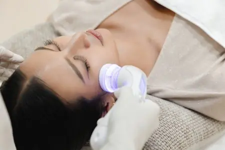 Procedimiento de rejuvenecimiento facial en VAANAA Longevity Bangsaen