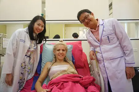 غرفة تعافي المريض مع الأطباء في Phi Beauty Clinic Phuket، تايلاند