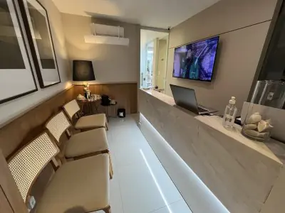 منطقة استقبال وانتظار في Clínica Zago Aesthetics بديكور عصري