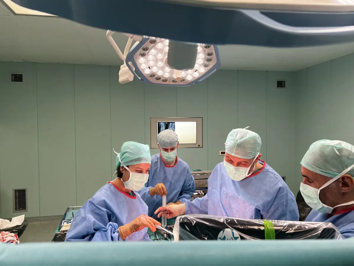 Operationsteam bei Eingriff in der Dr Andreas Papadopoulos Sportmedizin Klinik