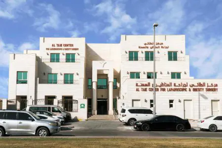 Fachada de la clínica Al Taie Center for Laparoscopic and Obesity Surgery en Abu Dabi