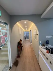 ممر ومكتب استقبال في عيادة LeSmile Dental Sri Petaling، ديكور حديث
