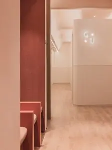 ممر حديث ومنطقة انتظار في عيادة Personal Beauty GU، سيول