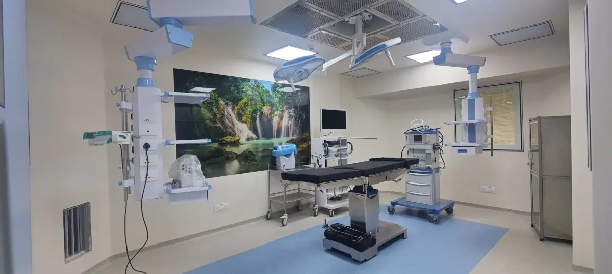 Modern operating room at Suvarna Hospital with advanced surgical equipment, India