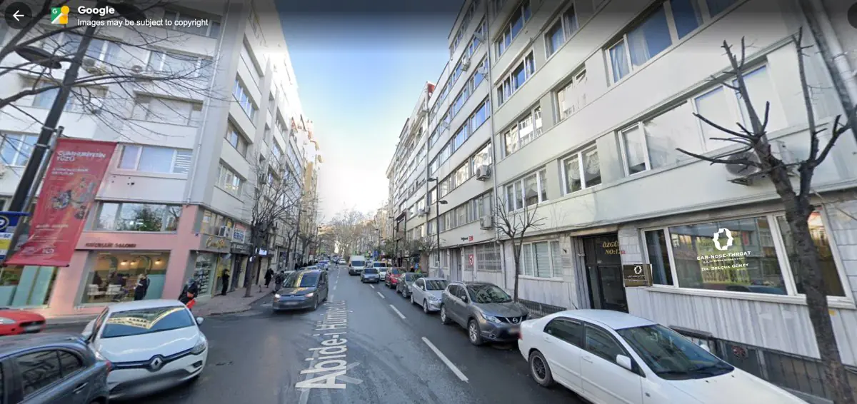 Exterior view of Dr. Selçuk Güney ENT Clinic in Istanbul, Turkey