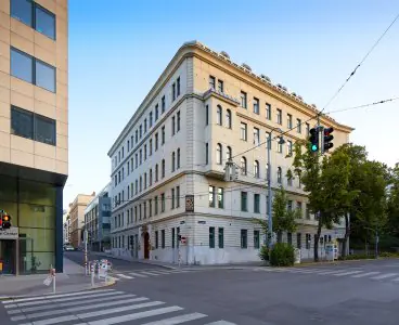 واجهة Wiener Privatklinik في فيينا، النمسا، مبنى طبي تاريخي