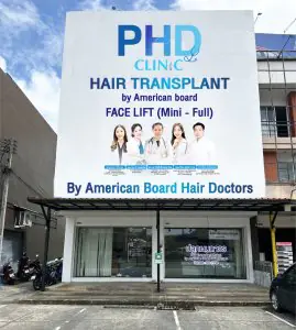 واجهة عيادة PHD في تايلاند متخصصة في زراعة الشعر وعمليات شد الوجه