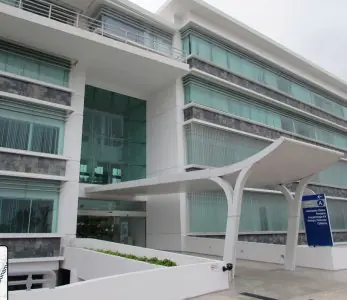 Fachada moderna de Azuna Medical Center Amerimed Hospital Cancún, México