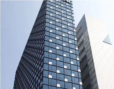 Fachada de la clínica Umnagumo Plastic Surgery, edificio moderno de vidrio en Corea del Sur