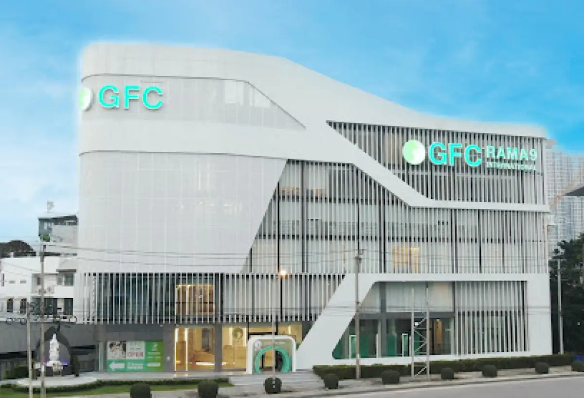 Façade moderne de la clinique Genesis Fertility Center GFC à Bangkok