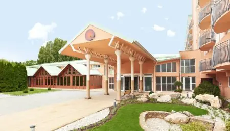 Fachada de la clínica Hotel Europa Fit Vitalium Medical Centre en Hévíz, Hungría