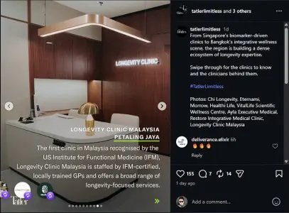 Mostrador de recepción en Longevity Clinic Malaysia, Petaling Jaya con interior moderno de madera