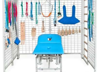 معدات العلاج التأهيلي وطاولة العلاج في مركز Hope Abilitation Medical Center