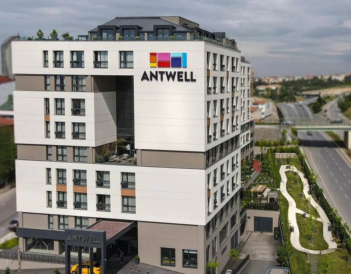 Будівля клініки Antwell у Стамбулі з ландшафтним садом і сучасним дизайном