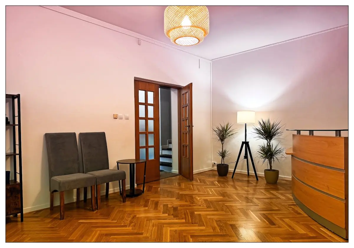Зона ресепшн в Klinika Rumiana Centrum Zdrowia Psychicznego, Варшава, современный интерьер