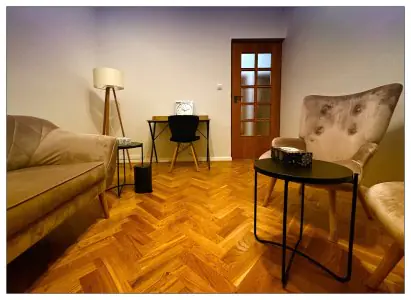 Sala de espera cómoda en Klinika Rumiana Centrum Zdrowia Psychicznego, Varsovia