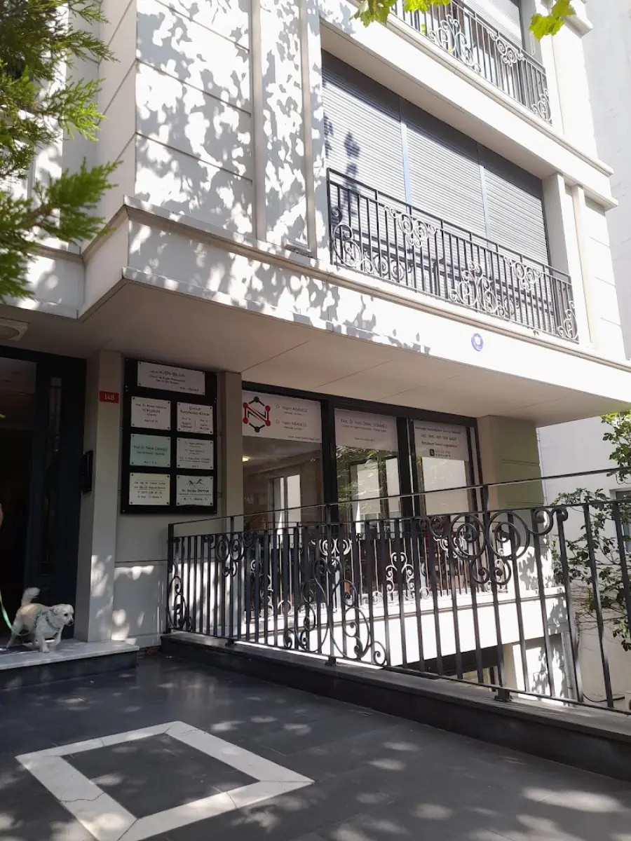 Clinic exterior of Doç. Dr. Ahmet Yıldızhan Muayenehanesi in Turkey with modern facade