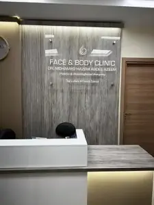 مكتب استقبال في Face & Body Clinic بتصميم داخلي حديث