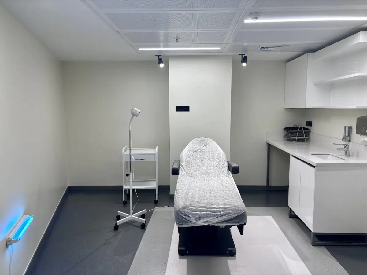 Treatment room at DALI HAIR CLINIC with modern medical equipment, Istanbul