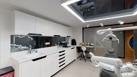 غرفة علاج أسنان حديثة في Türkiye Dental Oral and Dental Health Clinic