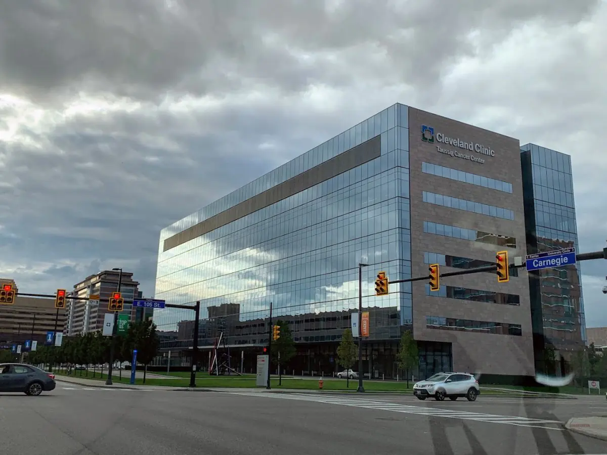 Cleveland Clinic Taussig Cancer Center modern glass building in Cleveland, USA