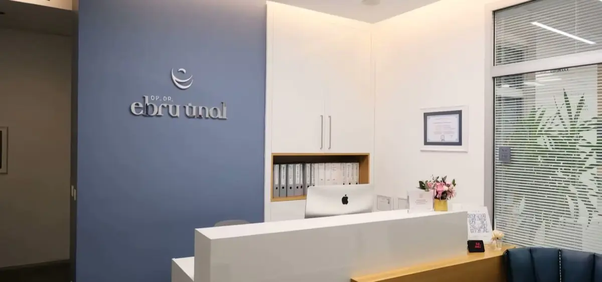 Reception area at Op. Dr. Ebru Ünal Cosmetic Gynecology Clinic, modern and welcoming