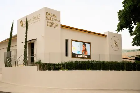 واجهة عيادة Dream Smile Odontologia في البرازيل بتصميم خارجي حديث