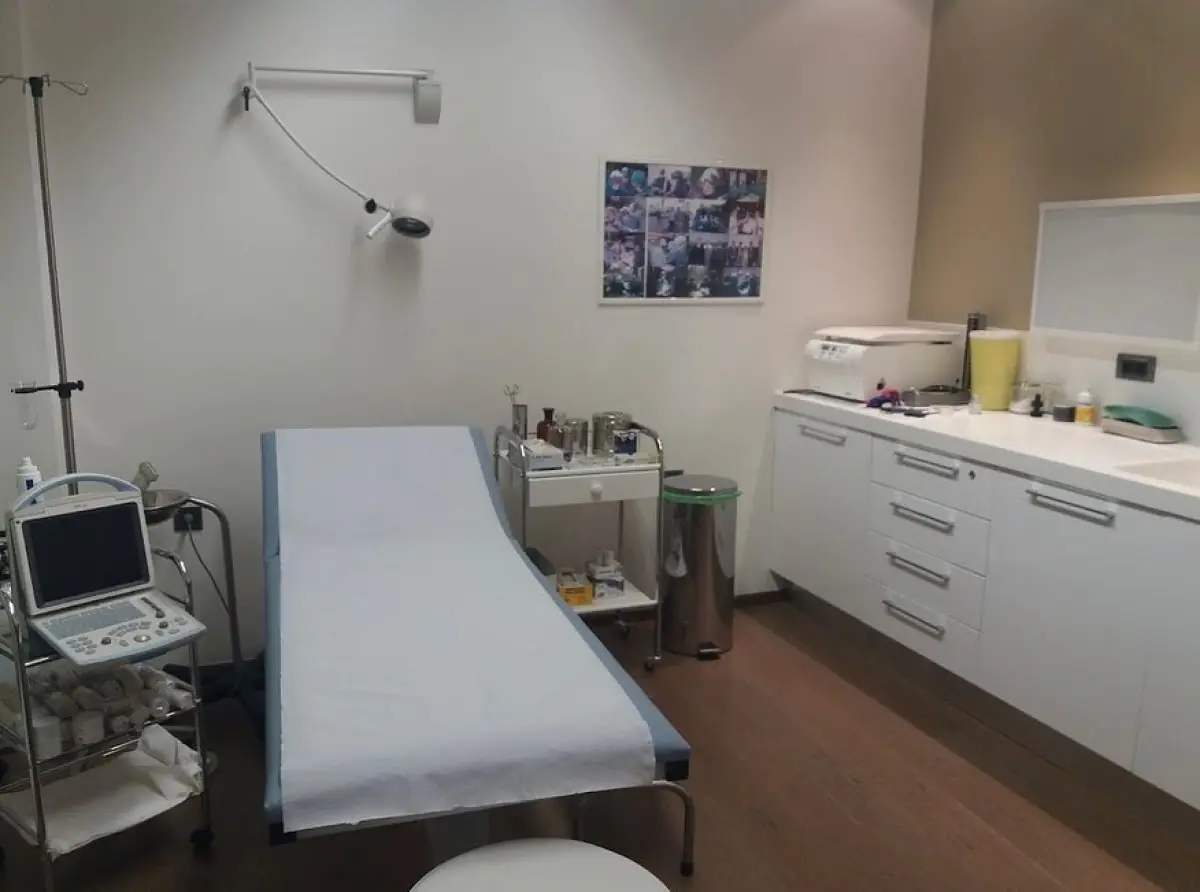 Sala de examen en la Clínica de Medicina Deportiva y Reconstrucción Articular Dr. Andreas Papadopoulos