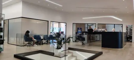 منطقة الاستقبال والانتظار في San Marco Dental Albania، عيادة أسنان حديثة في تيرانا