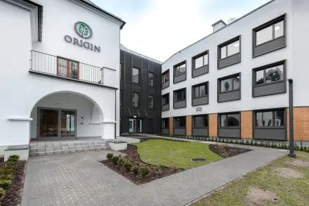 الواجهة الحديثة لمركز Origin لإعادة التأهيل في بولندا