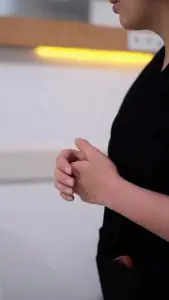 طاقم طبي بالزي الرسمي في عيادة جراحة التجميل Op. Dr. Gülsüm Barutcu