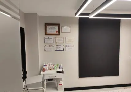 مكتب الطبيب في TSHEALTH TURKEY اسطنبول مع شهادات وإمدادات طبية