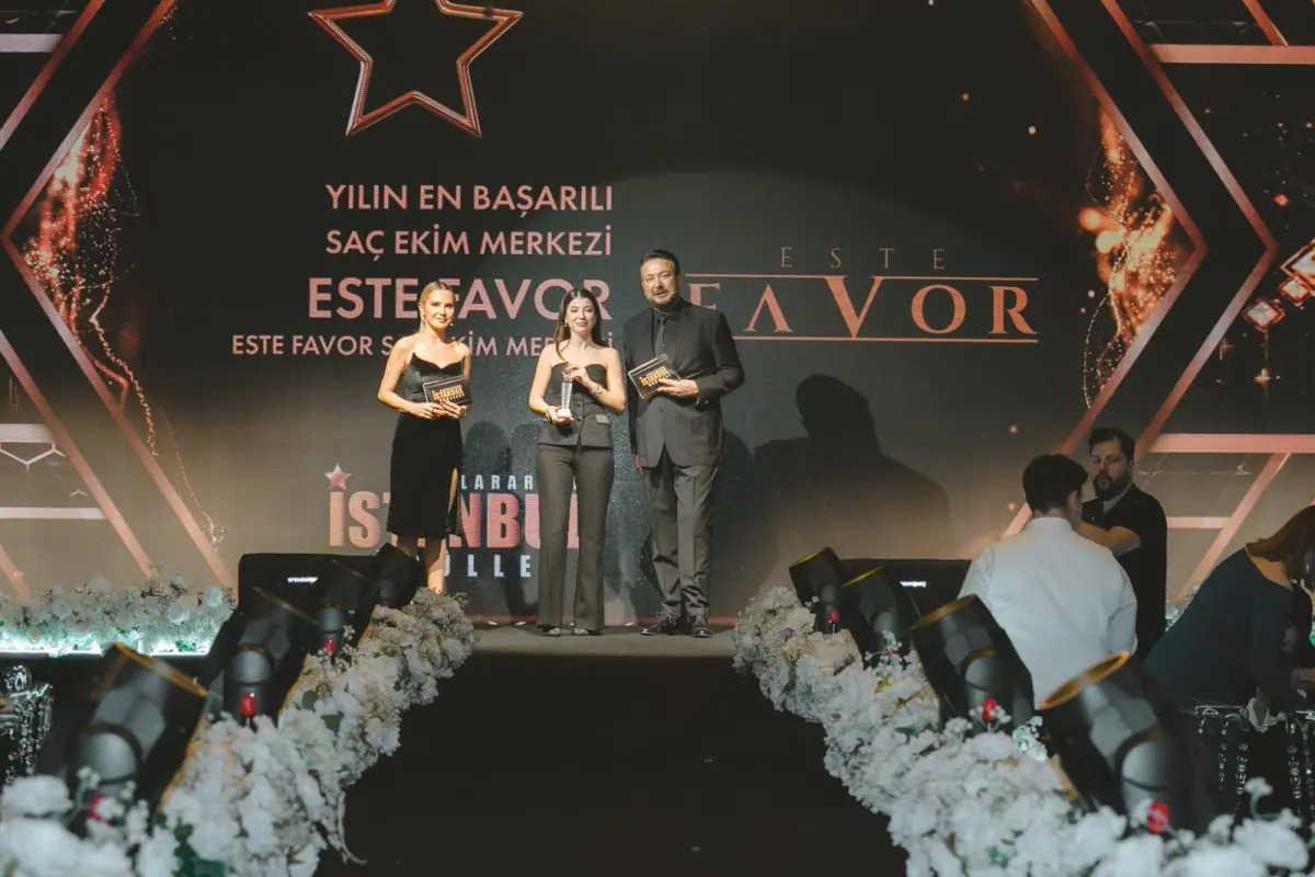 Este Favor Hair Transplant Clinic awarded at Istanbul medical event stage