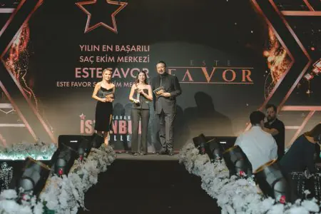 Clínica Este Favor de trasplante capilar premiada en evento médico en Estambul
