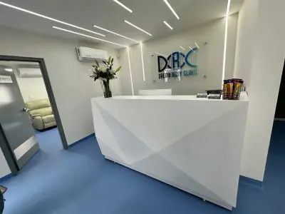 مكتب استقبال في Dream Body Clinic بديكور عصري في المكسيك
