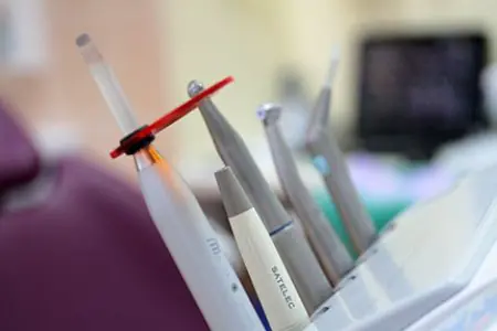 معدات طب الأسنان الحديثة في عيادة DC Lieporiai في ليتوانيا