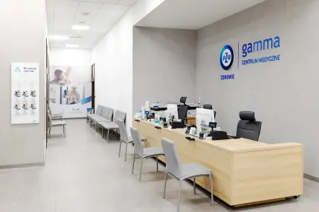 منطقة الاستقبال في مركز جاما الطبي، عيادة طبية حديثة في بولندا