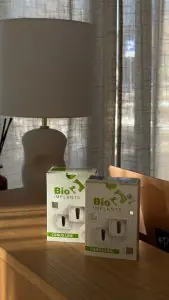 عبوات زراعة الأسنان Bio3 على مكتب الاستقبال في NOWA Dental & Beauty Clinic